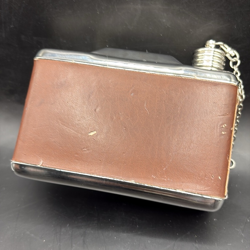 Camera shaped flask - Picture 9 of 12